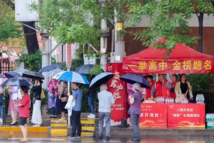 博尔顿官方确认：此前在比赛中遭遇心脏骤停的71岁球迷已经离世